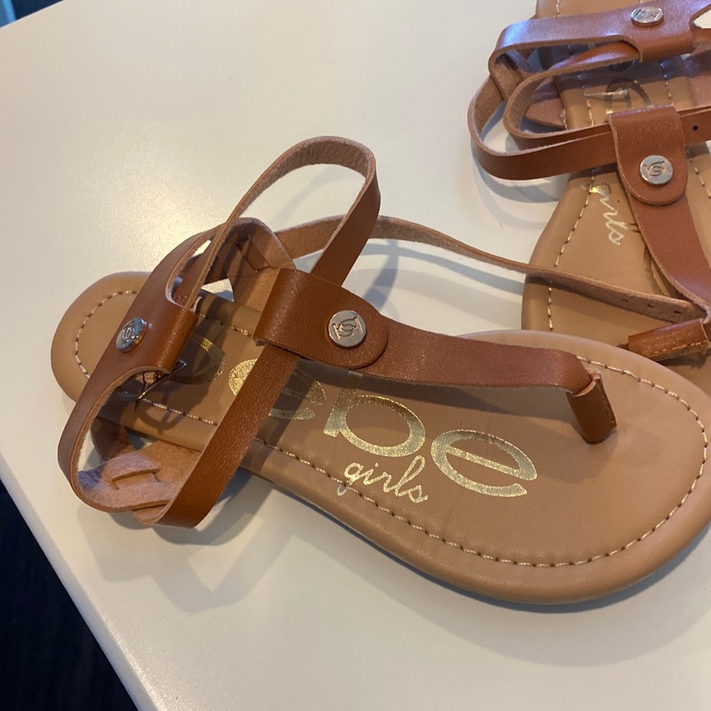 Tan youth Bebe sandals
